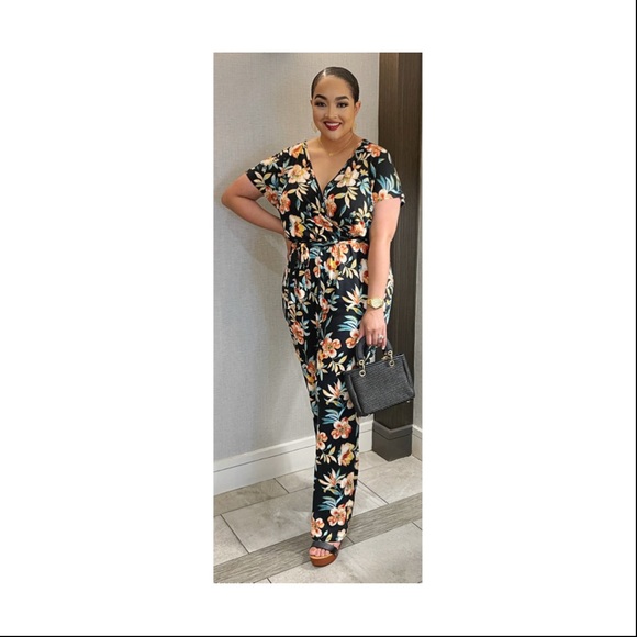 1 Left-Size 3X PLUS SIZE Black Tropical Print Jumpsuit - Picture 1 of 5